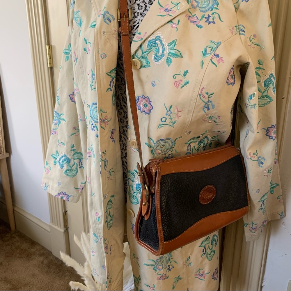 Vintage Dooney & Bourke Classic Top Zip Crossbody - Picture 10 of 16